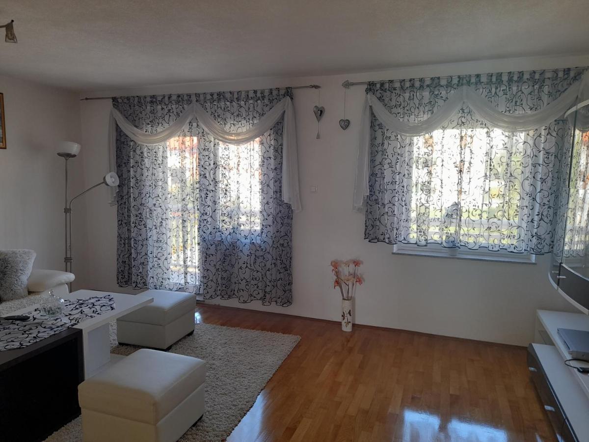 ליבנו Apartman Zoran מראה חיצוני תמונה